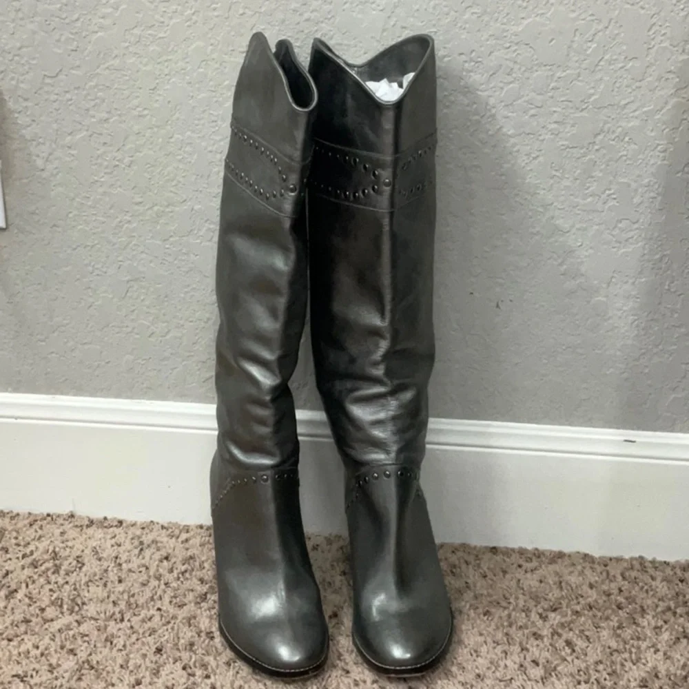 Vero Cuoio EUC Silver Over the Knee Boots Sleek Design, Size 8.5